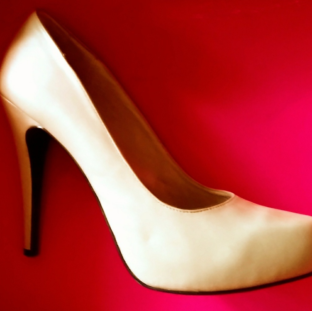 Nude, hidden platform, 4 1/2" heels